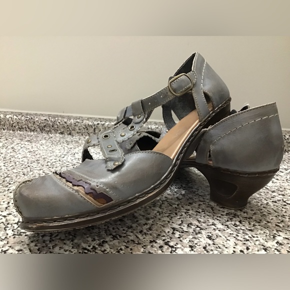 Rieker Shoes - Picture 1 of 6